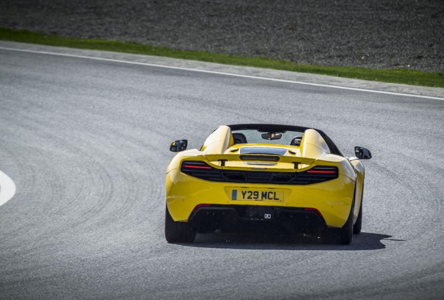  McLaren MP4-12C Spyder 2012 года  (фото 79 из 270)
